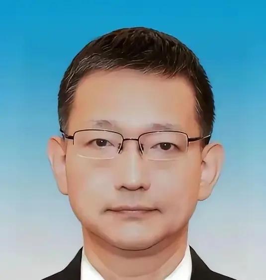 傅作义将军的孙子傅川，活成了傅川，活成了“不靠祖辈光环，凭自己站稳脚跟”的典范！