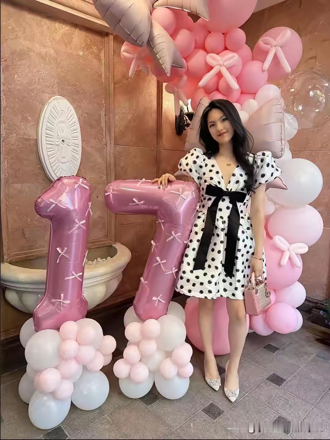 被李湘富养长大的王诗龄，真的越来越有小公主范了。17岁的王诗龄过生日。身上的穿