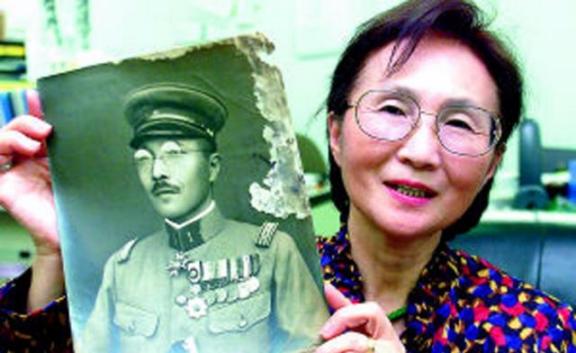 日本人为什么不承认侵略战争？东条英机的孙女东条由布子道出了真相。想想那段历史