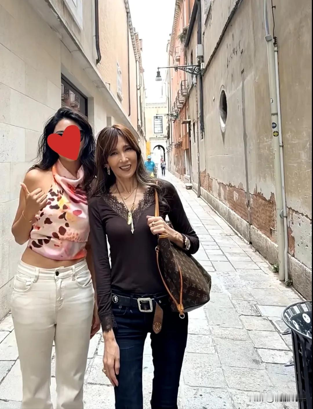 要说这一对夫妻，是曾经全亚洲都风靡的偶像，如今俩人容颜老去，但感情还是那么好，好