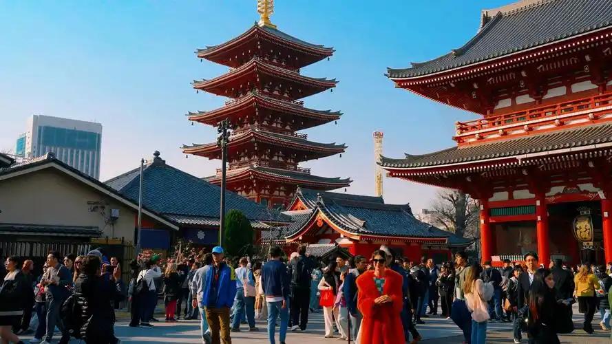日本旅游总量只降2%，真正的大洞却是中国游客少了266万人。 麻烦看官老爷们