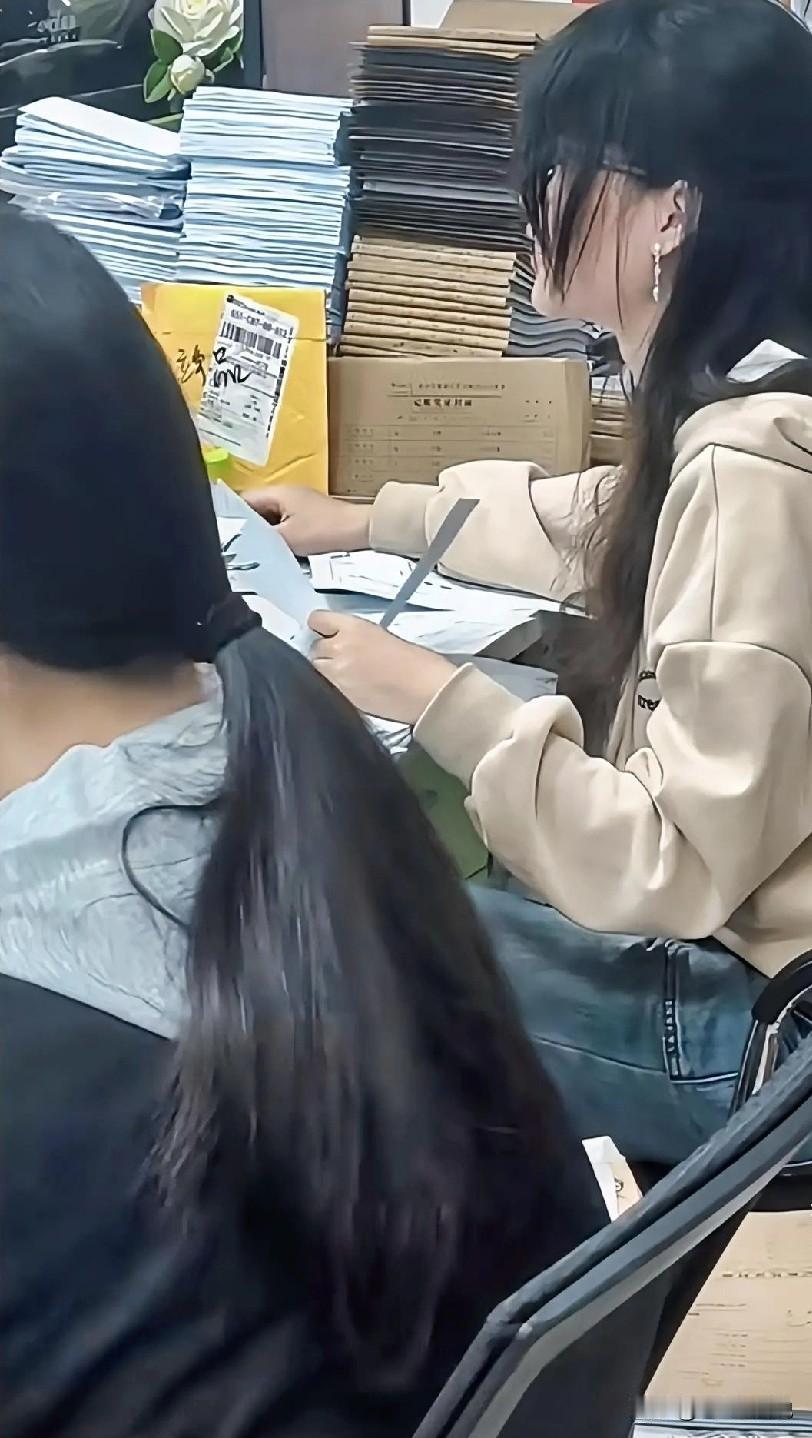 现在杀熟都这么严重了嘛[笑着哭]我一个关系不错的哥们，今年整40，自去年合同到期,