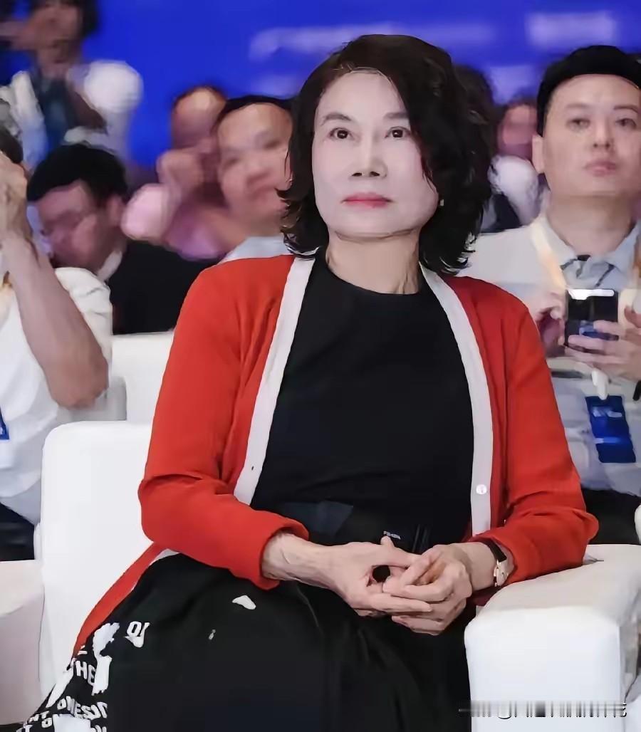 脸都不要了！北京、上海的家电卖场和仓库，格力新空调的箱子正面直接印着“全铜管”这