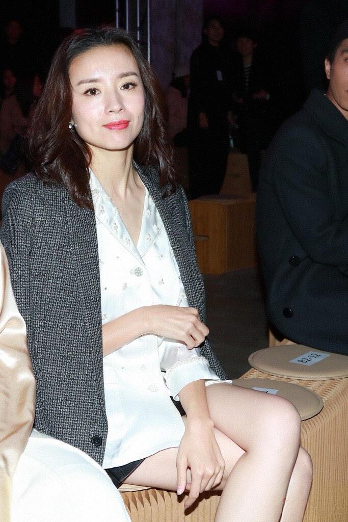 董洁穿睡衣出门？