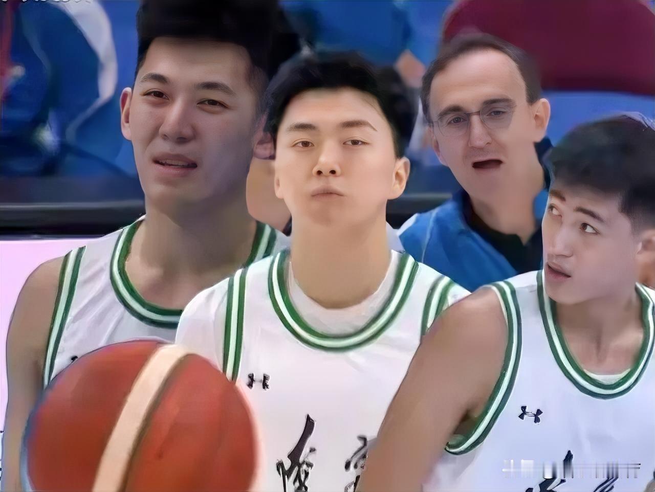 不得不承认，辽宁队这几个孩子是真争气，乌戈教练是真有水平，球迷看比赛真有点心疼。