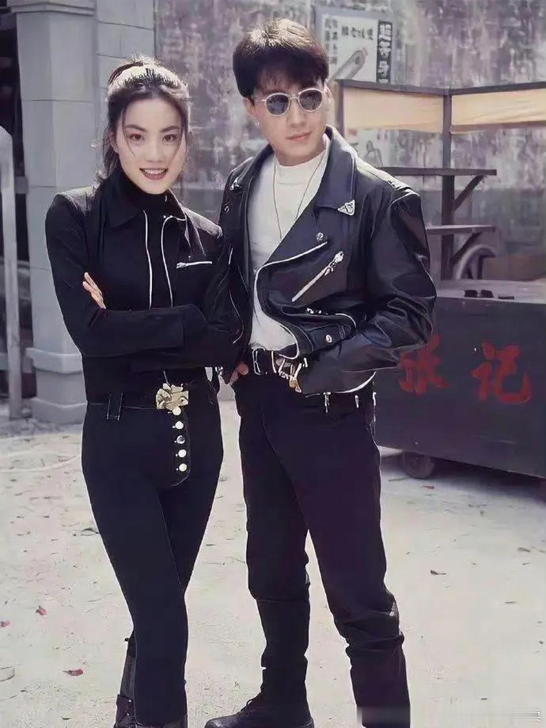 年轻时的黎明与王菲，颜值气质双双惊艳，满是独属于旧时光的氛围感。
