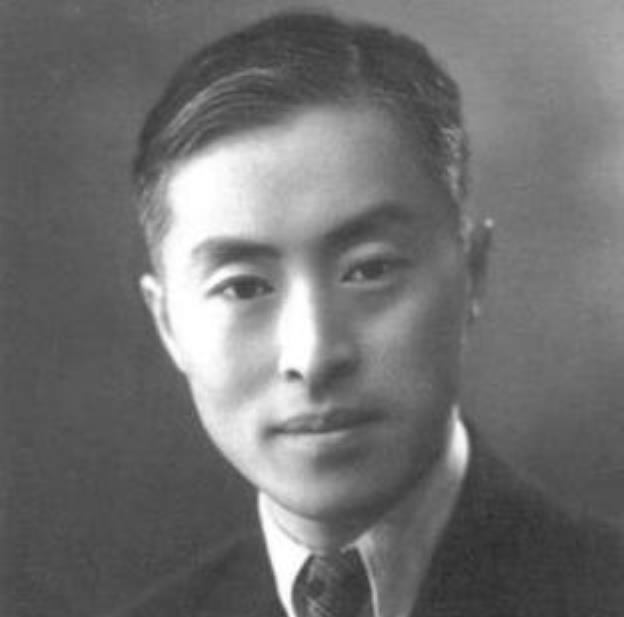 为打倒叛徒父亲，儿子毅然参军，开国大典时曾被告知：你父亲是特工。这个参军的年轻人