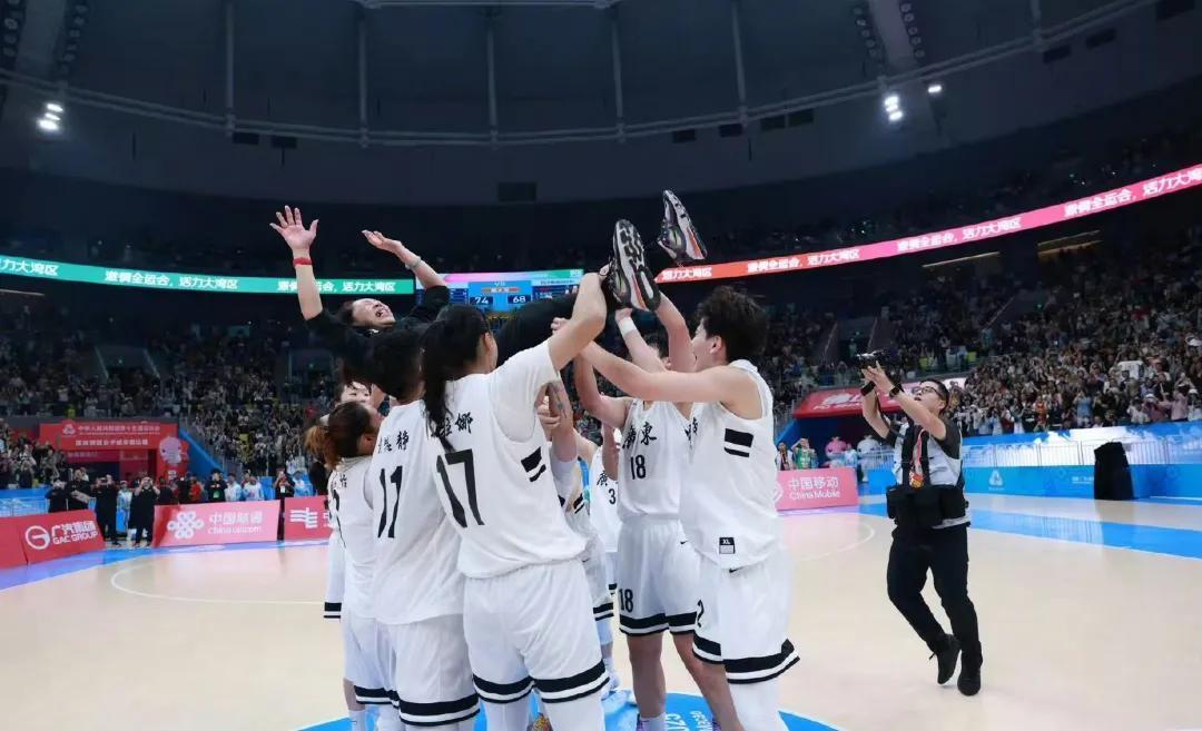 看完全运会女篮决赛，不得不说:1、宫鲁鸣看人真准，李梦整场比赛6投1中拿了2