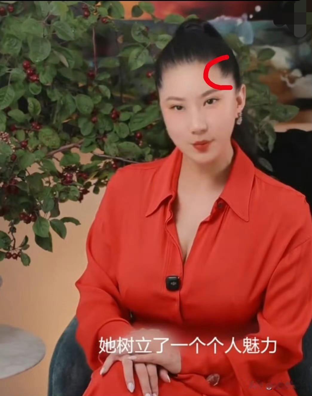 谢贤前女友Coco的眼神里满是野心与目的性，12年依附之路却未换得事业根基。她手
