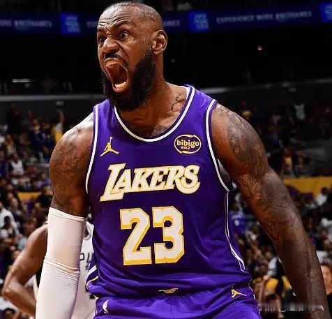 詹姆斯5项最年长绝版纪录:1、最年长三双（28分10篮板12助攻）——41岁