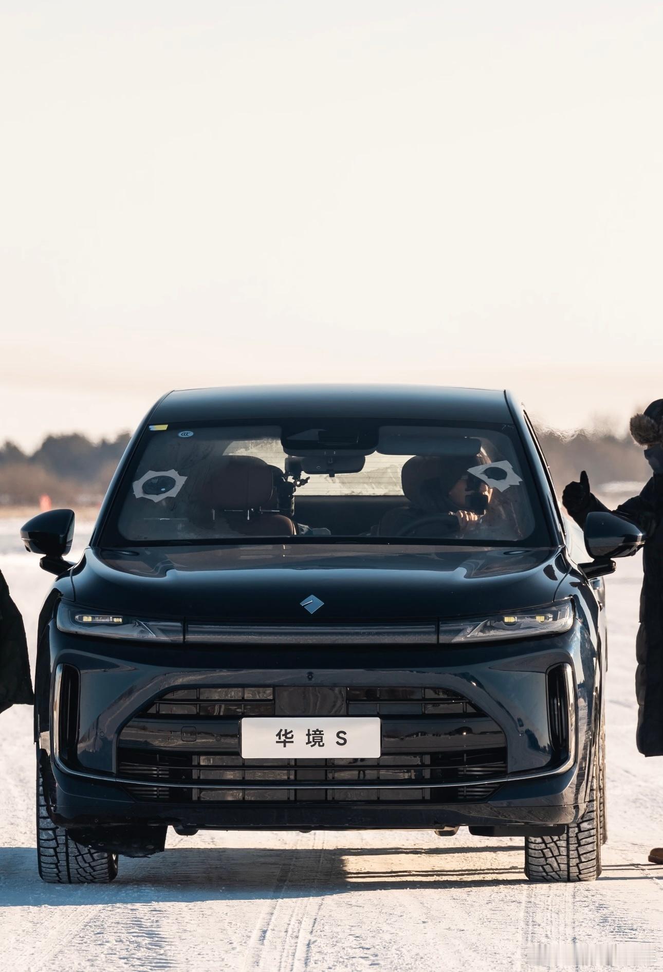 上汽通用五菱就是太实在了，底护板掉了的图也放出来，也不P一下，实车的华境S还可以