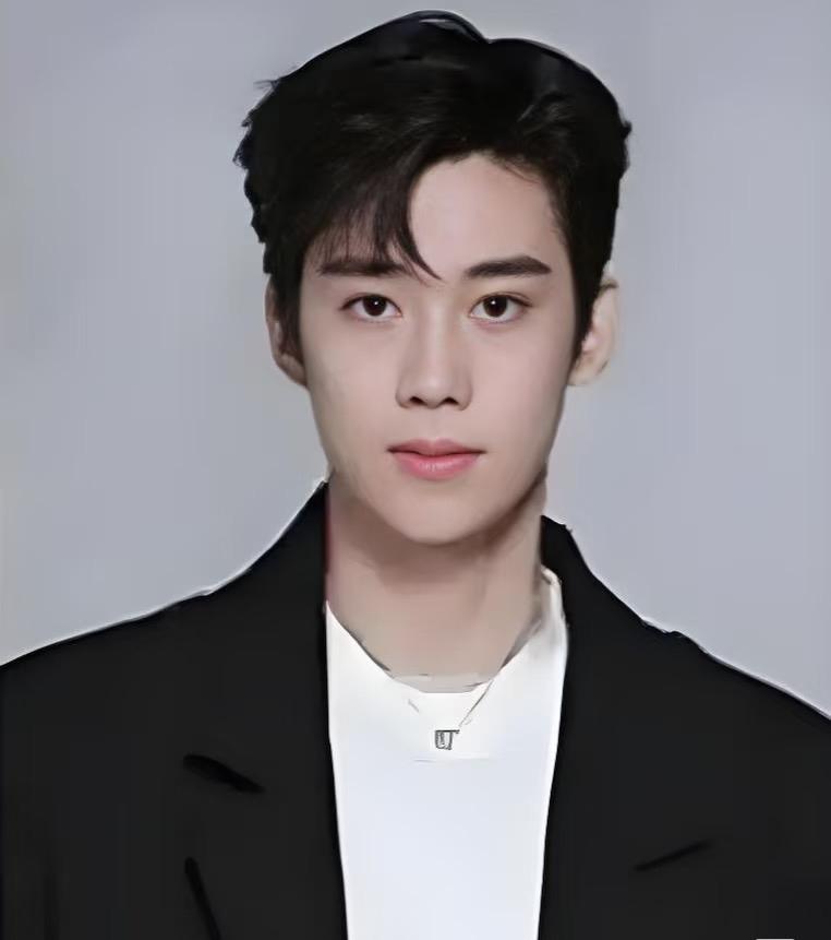 看懂许何和郭麒麟的“独立”，才懂有些成长是被逼着“体面退场”。许亚军一句“1