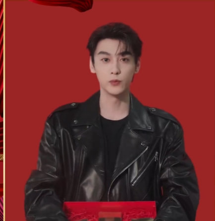 田栩宁引光迎新年田栩宁由内而外光芒绽放田栩宁引光迎新年，由内而外，光芒绽放，期