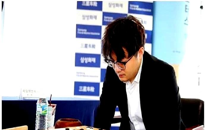 决赛还没打，冠军就已经被中国队预定了。咱们自己家的两个顶尖高手就这么在决赛里碰