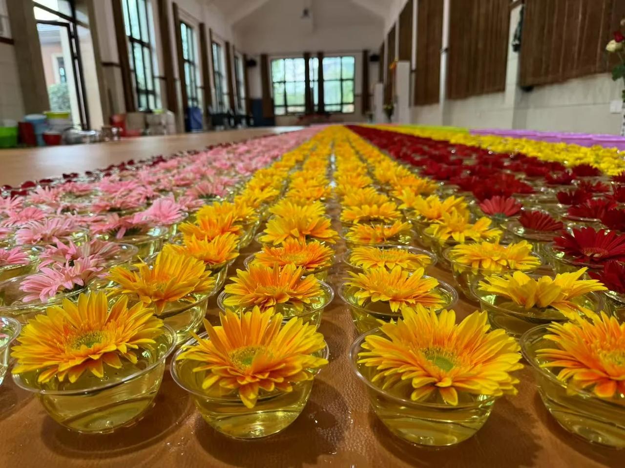 供水八种功德（佛教常说的“八功德水”）1. 清凉：戒德清净，远离烦恼燥热