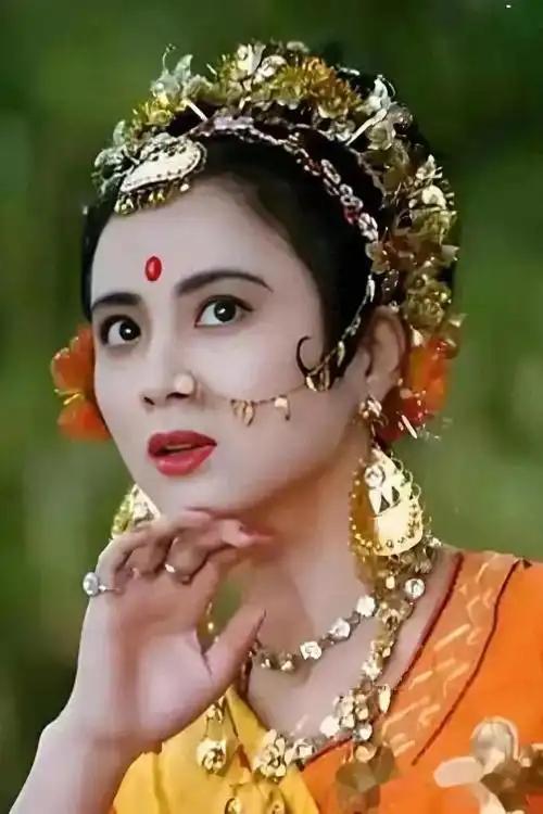 1997年，李玲玉嫁给犹太富豪杰瑞，新婚夜，李玲玉开玩笑地说：“你就不怕我嫁给你