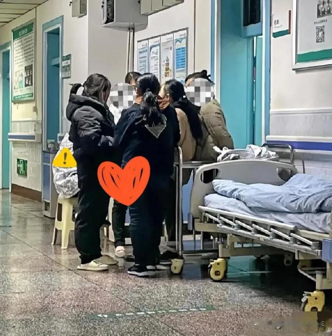 “太揪心啦！江西一男子需换肾，他有四个姐姐，可谁也不愿给弟弟捐肾，父母跪下哀求也