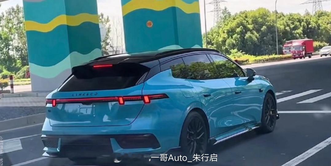 全新领克07GT旅行车无伪装谍照公布车身颜色看着还挺不错的感觉领克07GT旅行车