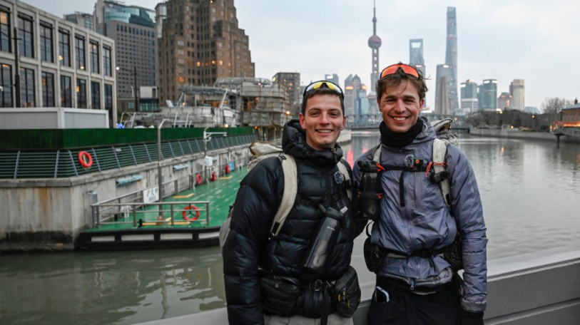 【法国小伙耗时一年半走到上海】俩小伙从法国南部徒步走到上海据星岛头条，26岁的法