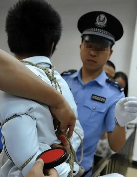 死刑犯在执行死刑前，能否谎称肚子痛要求上厕所，以此拖延执行时间？答案是否定的。不