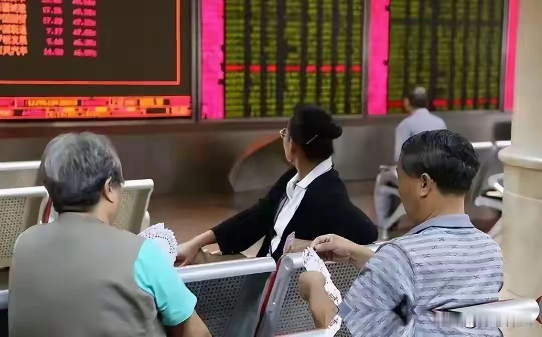 700万人卷铺盖跑了！保险这碗饭，怎么就“馊”到没人吃了？这不是博眼球的夸