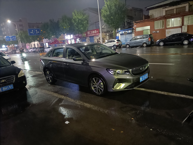 新车一血这个怎么修？喷喷漆吗，大概得花多少钱？还有500公里这个油耗正常吗？