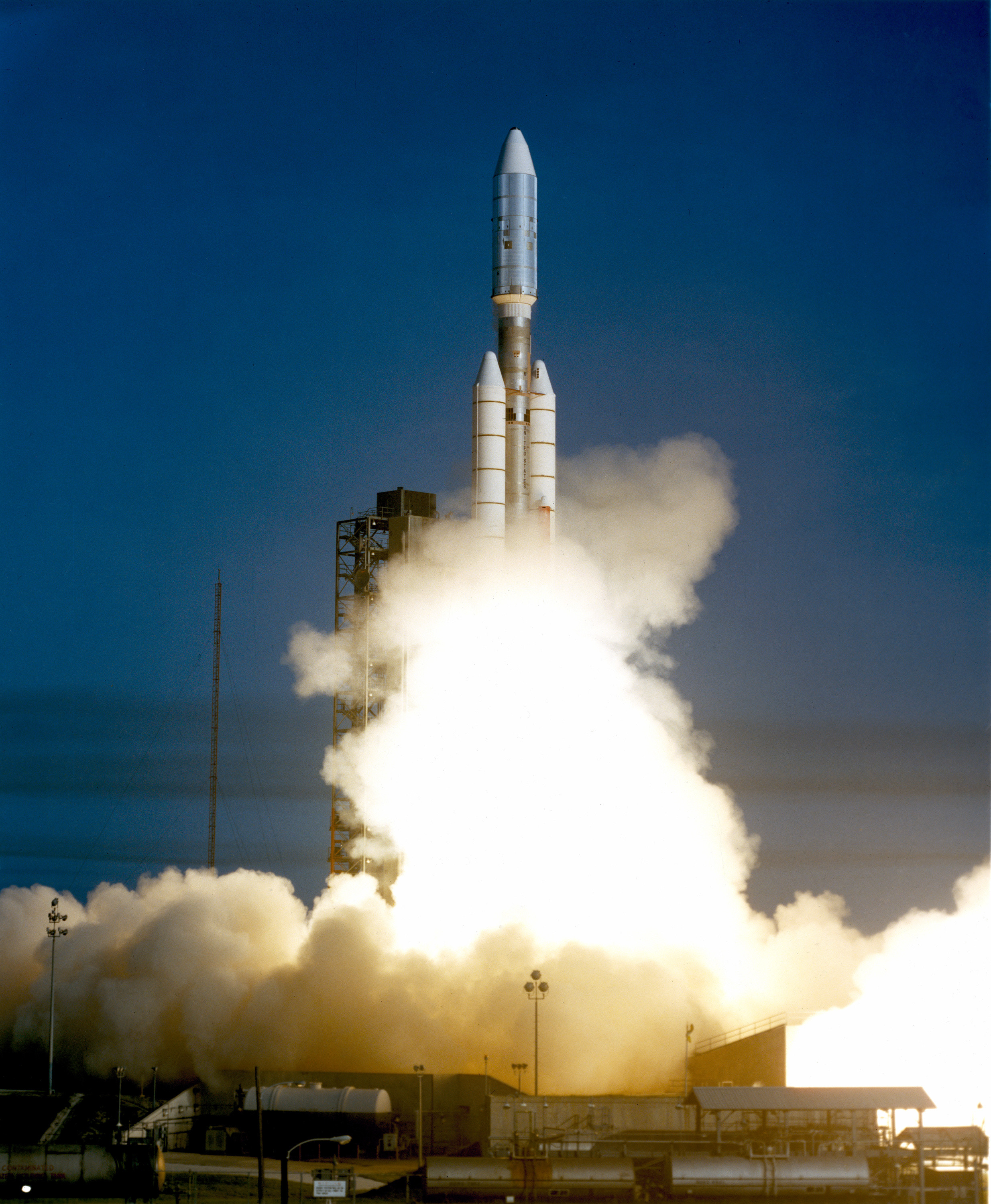 飞扬军事1977年9月5日，旅行者一号卫星发射升空，经过49年的飞行，