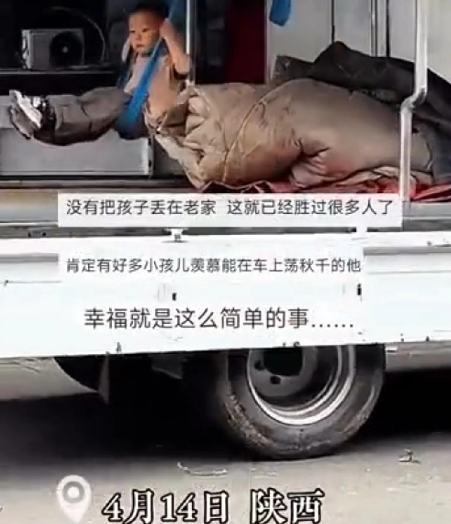 4月14日，一辆货车停在陕西西安的街道上，夫妻俩人忙着整理车上的货物。货车上挂着