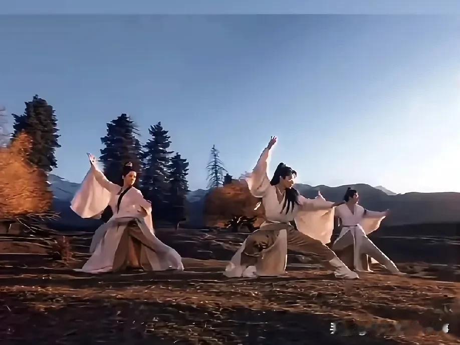 看《凡人修仙传》里的曹骏，就算看不清脸，光看动作也能一眼认出来——那姿势、那底盘