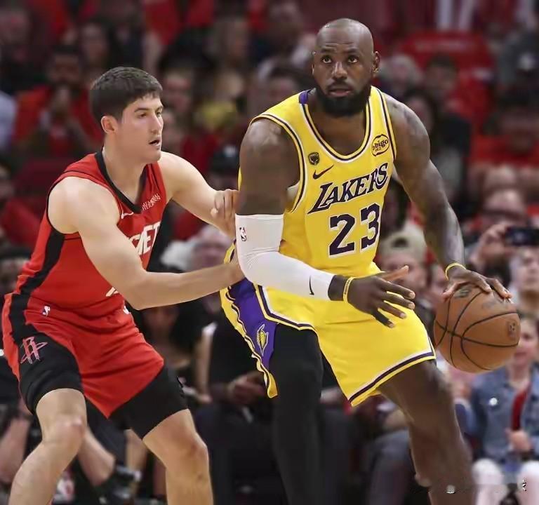 火箭0:3出局在即！申京空砍33+16，3人拉胯惹怒球迷:一，火箭108-