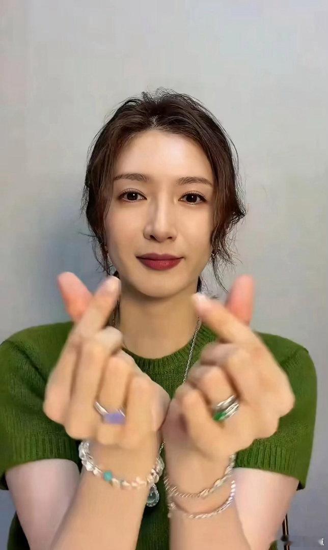 江疏影温柔比心，颜值在线，每一帧都又甜又美～