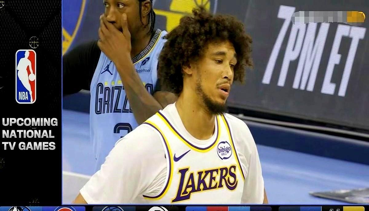 底薪小子海斯，突然干翻全联盟。五场球，六成八命中，篮下像装了导航。教练让他挡