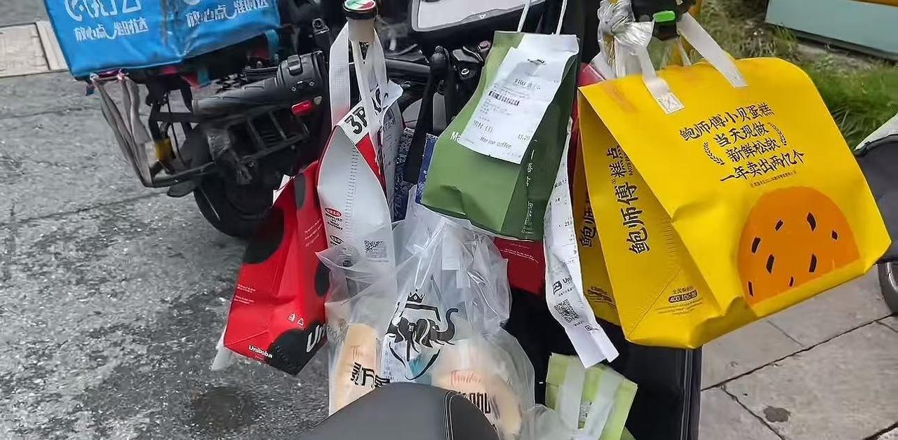 “老公失业送外卖了，我还要继续和他过吗？”这几天，一个女人在网上的提问火了！女