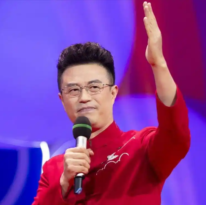 1999年，前央视主持人白燕升刚结婚9个月，妻子意外摔成瘫痪。妻子说趁没有孩子，