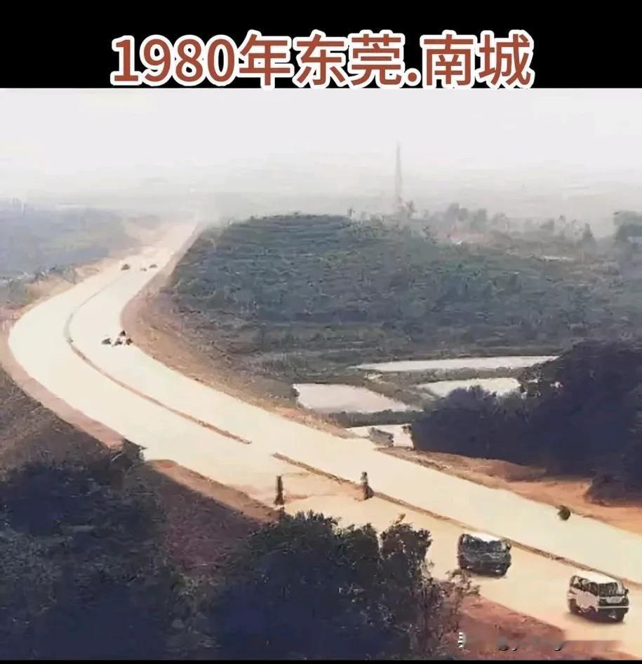 历史老照片之80年代早期的东莞南城。东莞南城是今天的地名，那时的南城是叫做篁村。