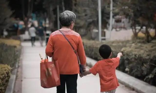 河南信阳，儿子与儿媳按照习俗办理了婚礼，但是没有领结婚证，结婚次年生了一子后，便