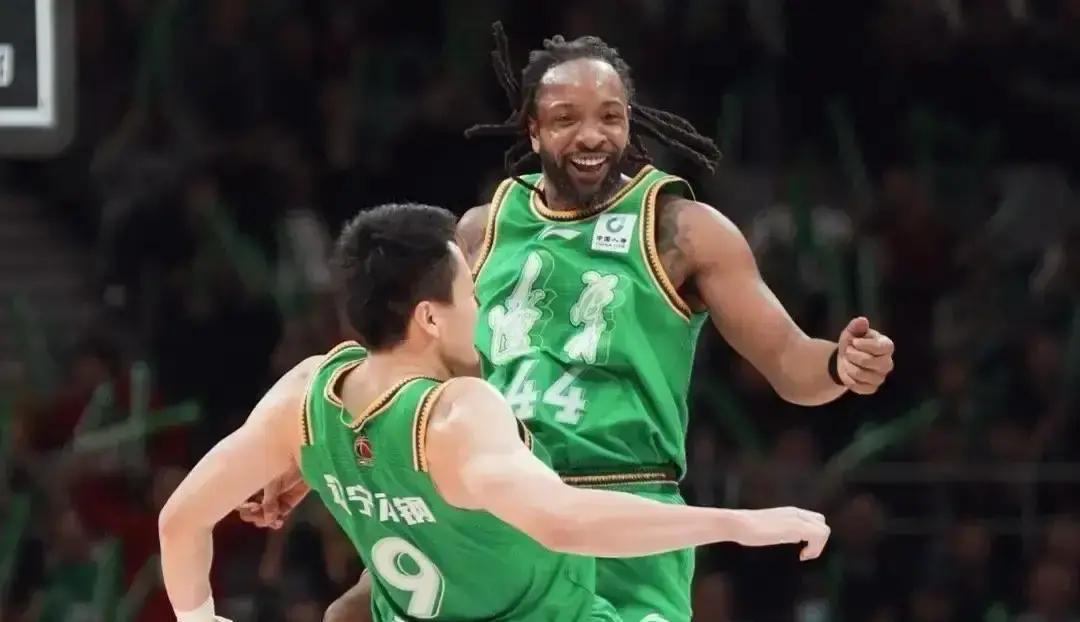 广厦连夜研究录像，但真正让他们失眠的，是辽宁一个“反常识”的战术。CBA官