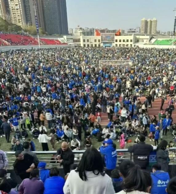 永州赢麻了！根据国内媒体的报道，关于永州在湘超的流量超75亿，CCTV央视等1