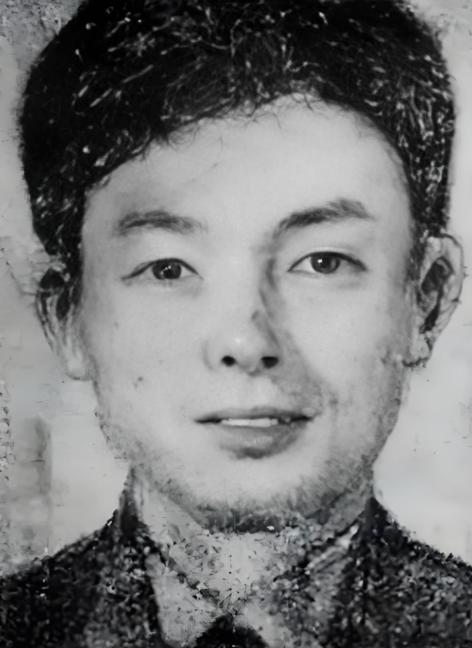 1930年厦门港的刑场上，19岁的傅有智倒在血泊中，五颗子弹洞穿身体。敌人对着尸