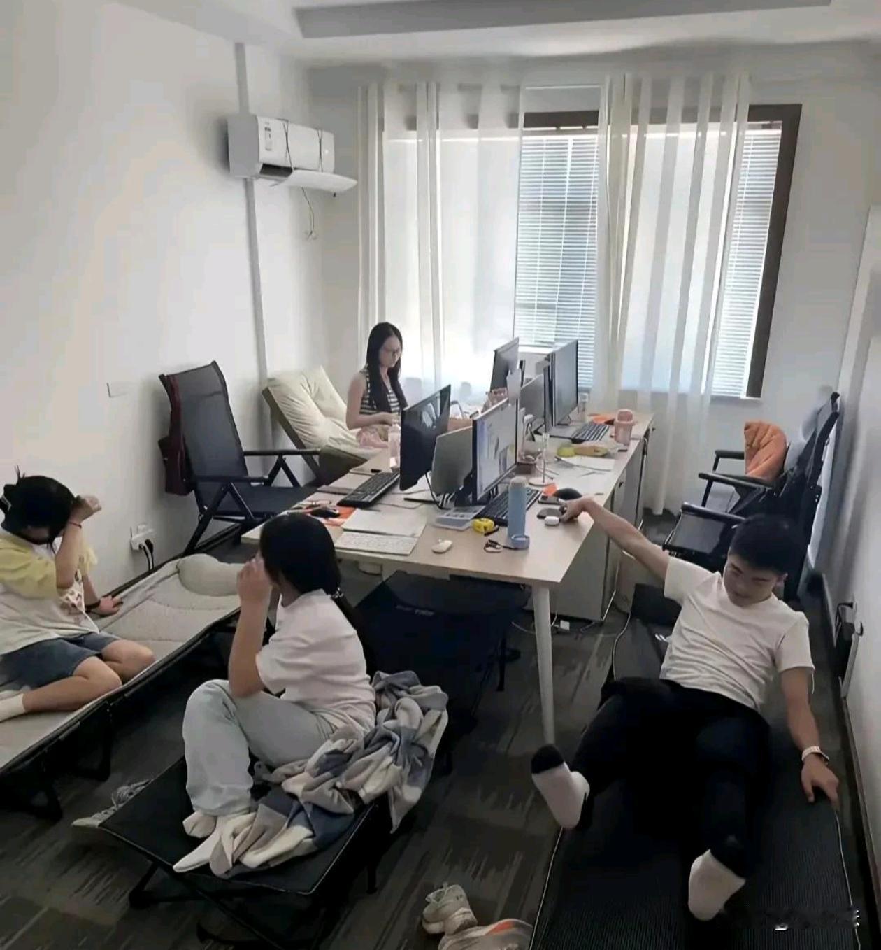 这样的小公司真不错，办公生活两不误