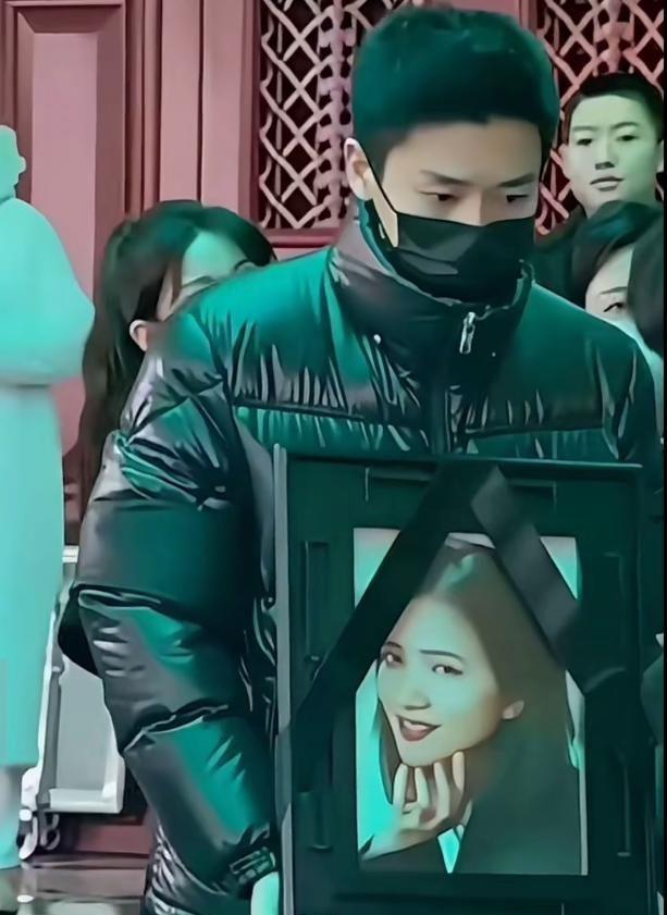 何晴离世不见前任许亚军身影，想说参加葬礼能花费他多长时间？演员就是会在人前演戏。