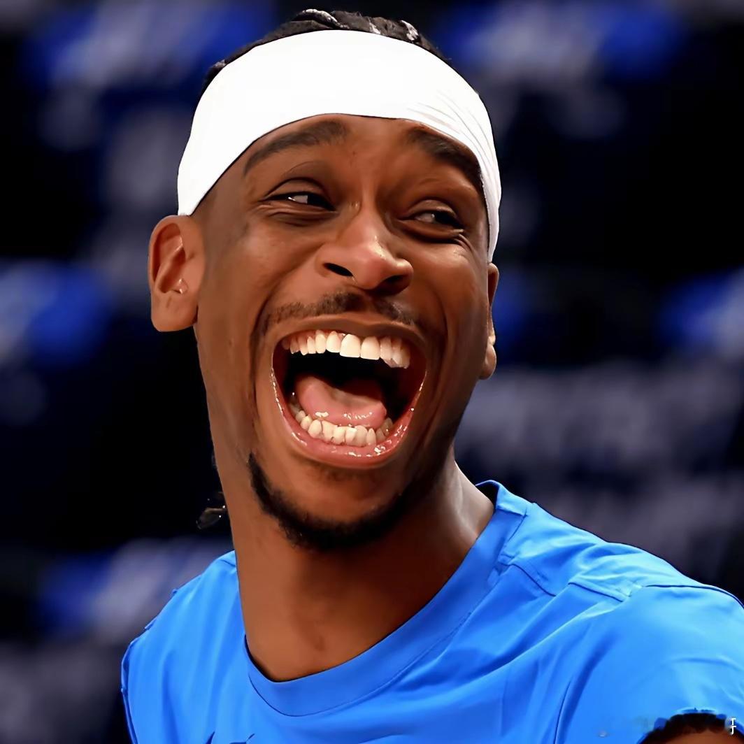 哈登刚被踢去骑士，快船老板鲍尔默就傻眼了。他扭头一看，俄克拉荷马的经理正拿着他家