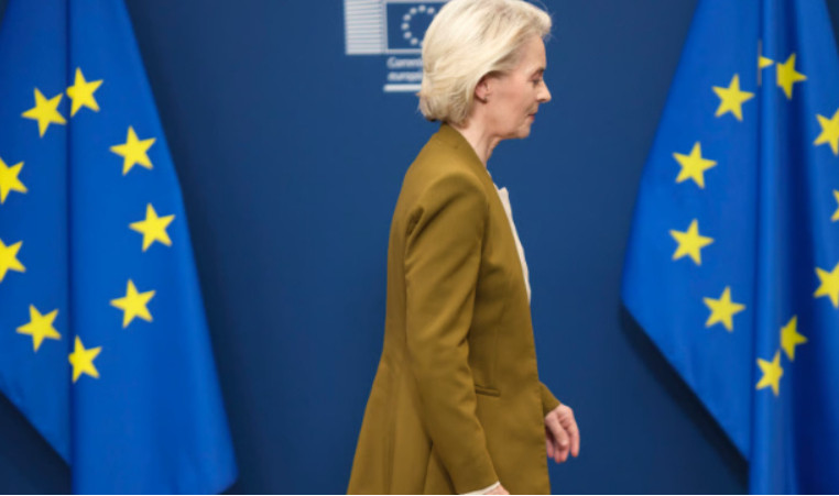 还没等中方动手，欧盟自己先内讧了！希腊和法国吵成了一锅粥美国“politico”