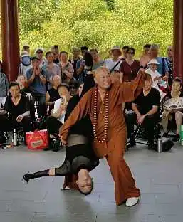 到底是和尚不正经，还是念歪了经？