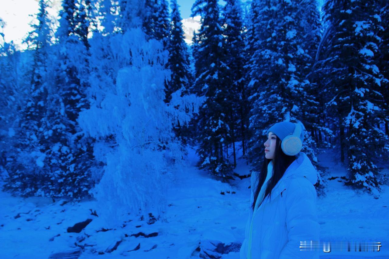 漫步雪野，与友共揽冬日的浪漫❄远赴人间惊鸿宴，一睹喀纳斯冬日颜。