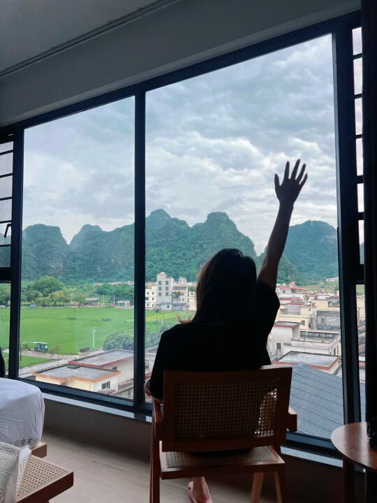很少用震撼形容一家民宿！住进了山水画里！
