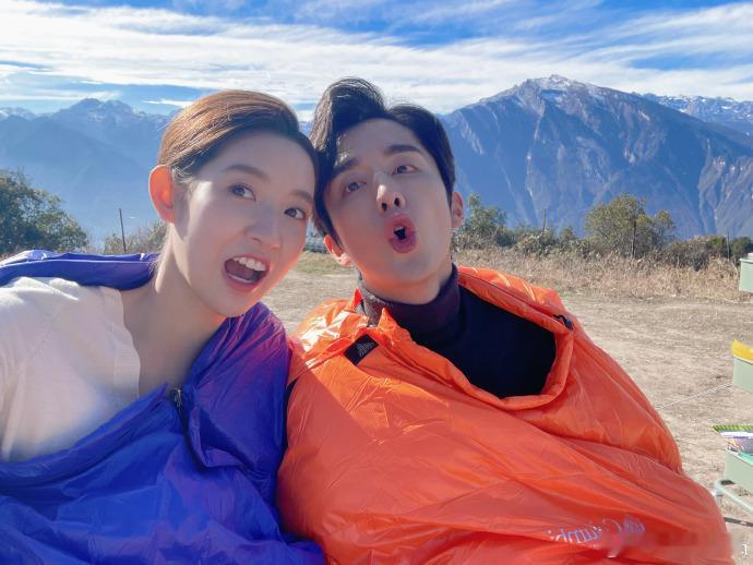 王玉雯回复张新成发给你妈妈了哈哈哈哈哈两个人都好好笑，当成朋友圈回复了吧，两位友