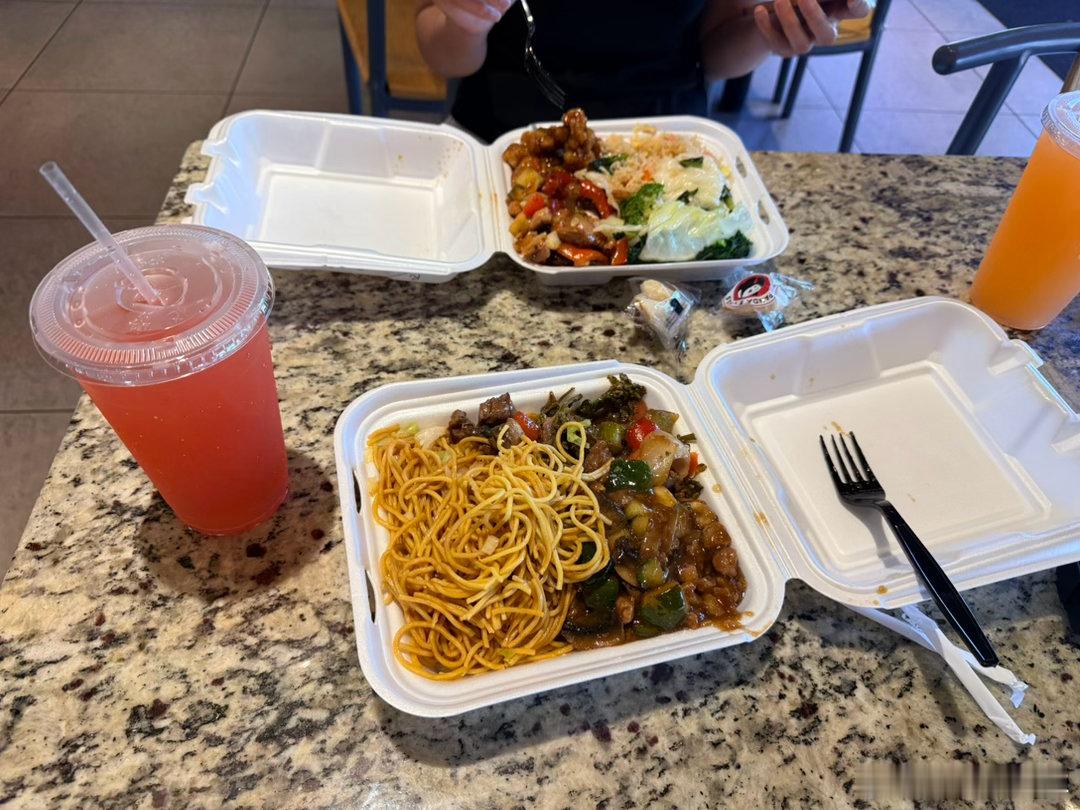 美式中餐两份31.5$比我想象的要好吃