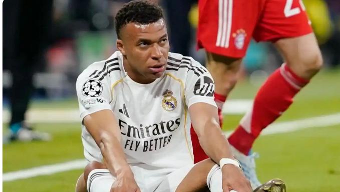 皇马又在四分之一首回合中1：2输给了宿敌拜仁，也知道姆巴佩在欧冠得不了冠军的原