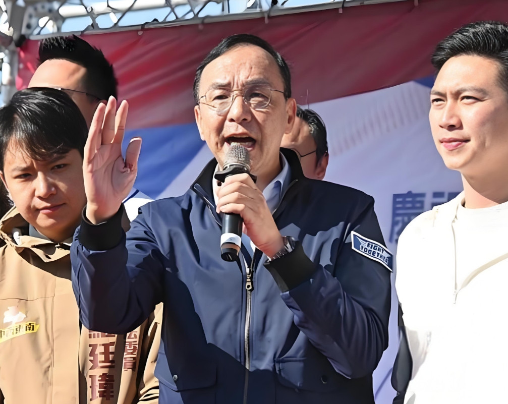 蓝营女战将郑丽文着急了，昨天，她给国民党出招：第一，面对绿营发动的大罢免活动，
